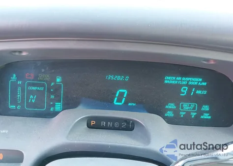 1997 Lincoln Town Car Signature from USA, damaged, VIN 1LNLM82W1VY742851